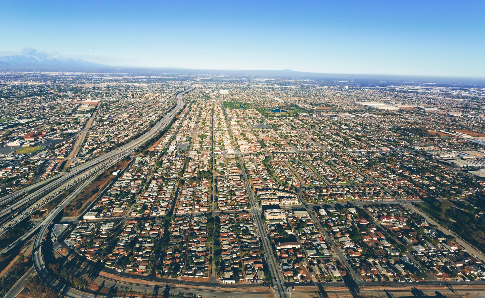 Dual Nature of Cities: Suburbanization and Centralization